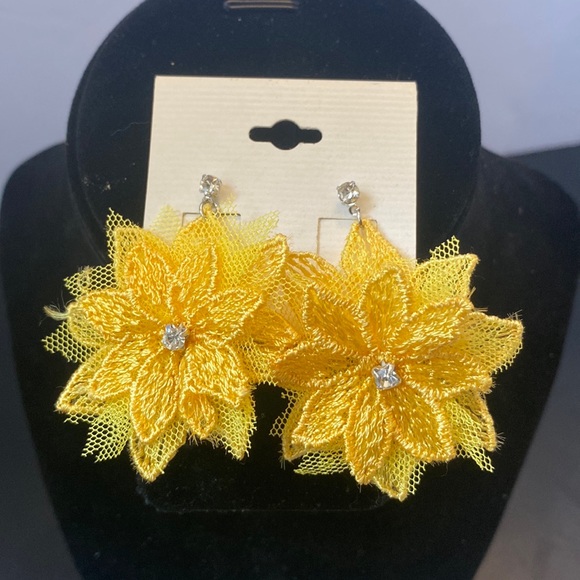 Jewelry - Yellow fabric flower and rhinestone dangle post pierced earrings Y2K Boho new